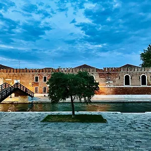 With View In Venice, Arsenale. Apartment Venice